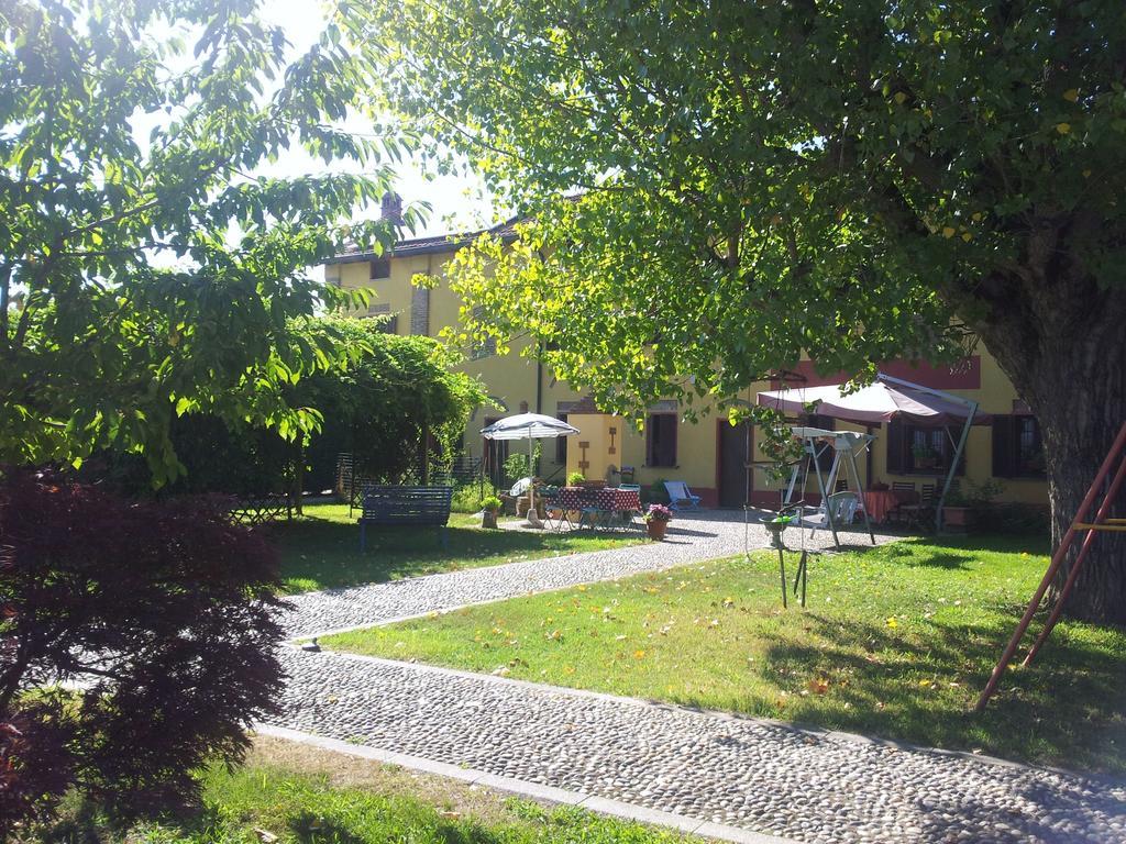 B&B Il Pioppo E La Fonte Castello d'Agogna Kültér fotó